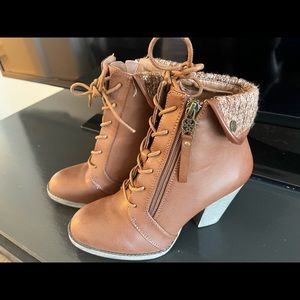 Womens brown booties size 6